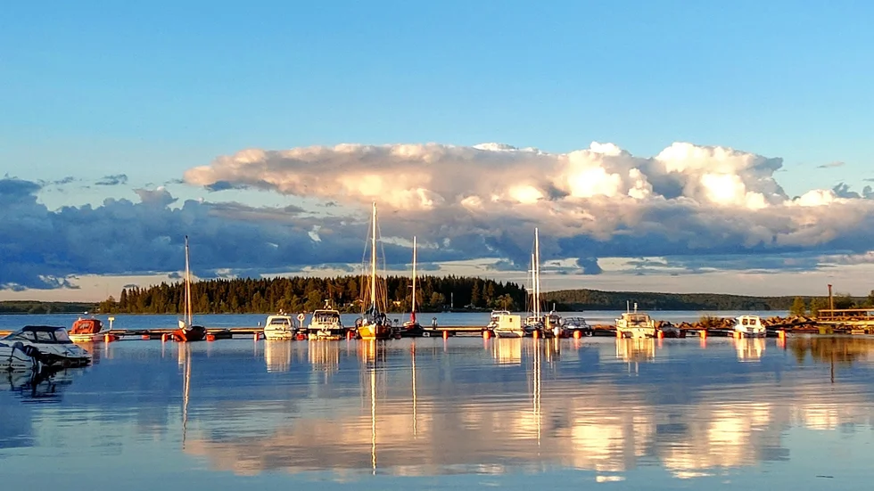 Magisk afton. I vackra Kängsö hamn utanför Råneå, fotade Marie Larsson från Vitå denna bild klockan 22:00 en vacker julikväll. "Kängsö hamn är ett litet paradis, om ni frågar mig" skriver hon. 