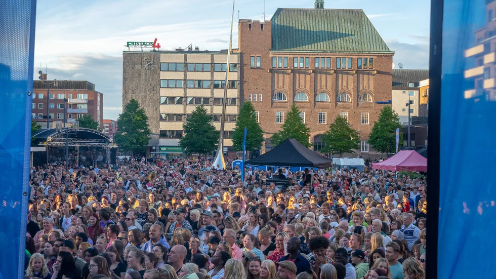 Sommaren 2022 var Fristadstorget knökfullt av peppade konsertbesökare som kommit för att njuta av RIx FM-festival. Nu är det klart att festivalen återvänder.