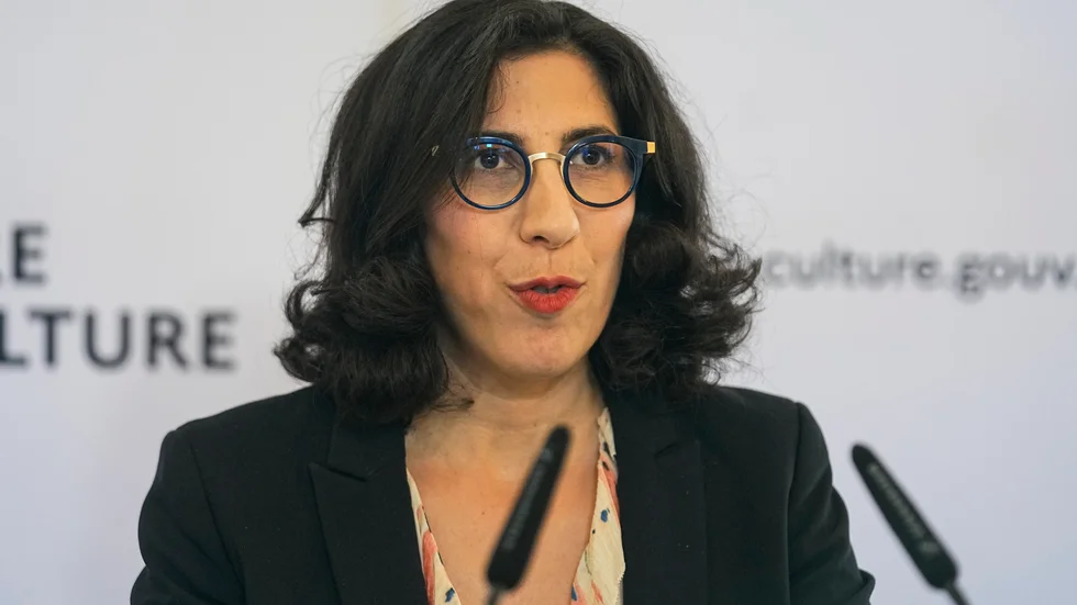 I samband med avskaffandet av landets tv-licens sade Frankrikes kulturminister Rima Abdul-Malak att den franska regeringen var fortsatt engagerad i den offentliga mediesektorn. Men även att ett tapp i yngre tittare, sjunkande medieförtroende och faktum att internationella medieplattformar blivit större är några av utmaningarna. Arkivbild.