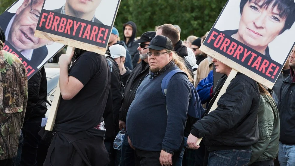 Den tidigare produktionschefen på SKF Mekan i Katrineholm, Jimmy Thunlind, är en av Sveriges tongivande nazister. Han skriver regelbundet krönikor där han häcklar feminister, homosexuella och judar. Här vid en nazistdemonstration i Göteborg den 30 september 2017.