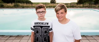 Oskar och Emanuel räddade livet på man i pool – hörde plötsligt "He can't swim, he can't swim!"