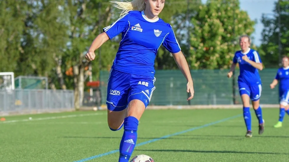 Assisterande tränaren Peter Hillerius var glad att Maja Björklund fick göra mål mot Hässelby. – Hon kan fortfarande inte spela 90 minuter, men hon är sakta men säkert på väg tillbaka, säger han.