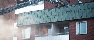 Köksbrand i lägenhet på Tingshusgatan – flera lägenheter rökskadade