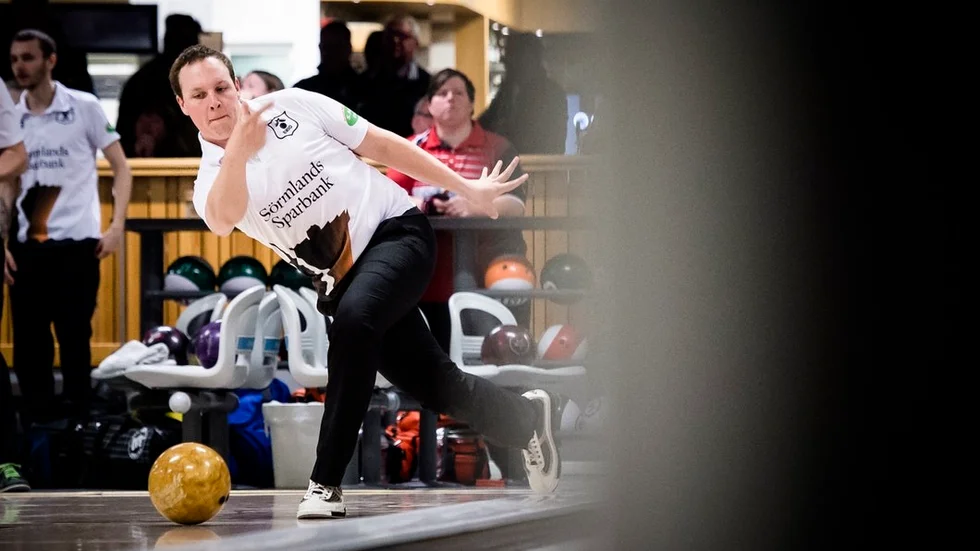 Linus Endahl som resten av Briogänget såg till att fixa dubbla segrar i kvalet under söndagen. Därmed spelar Nyköpingslaget även nästa säsong i allsvenskan.