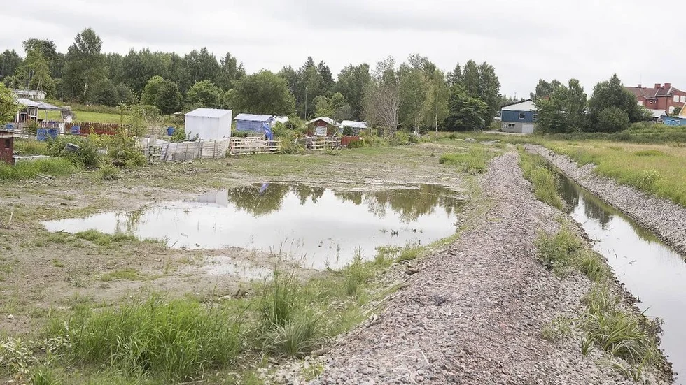 Lasstorpsdikets är en svag länk i dagvattenhanteringens kedja. Vid koloniområdet riskerar det att svämma över kraftigt vid stora nederbördsmängder.