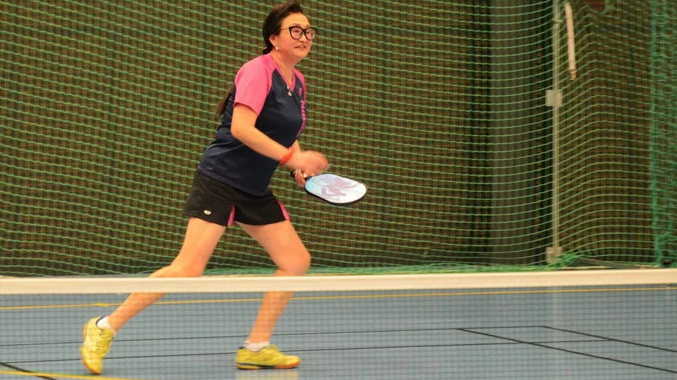 Yue Xia Wang Fridén är en bordtennismästare av rang, men i pickleball är hon fortfarande nybörjare.