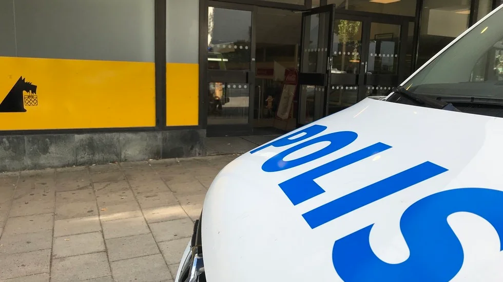 Polispatrullen var på plats fem minuter efter att överfallslarmet utlösts. Då var den misstänkte redan gripen.
