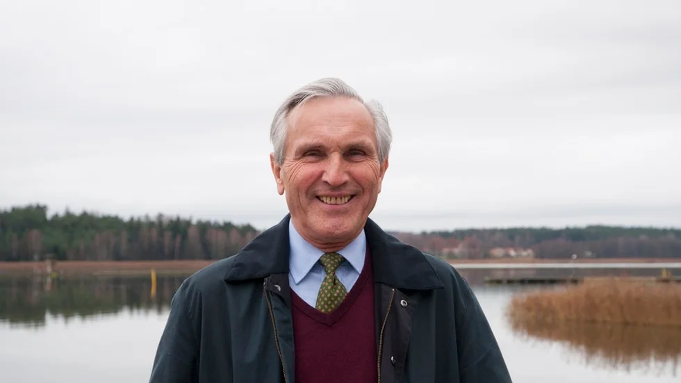 Johan Munthe ville kalla till medlemsmöte för att diskutera om Liberalerna ska fortsätta med Alliansen och passivt stöd av SD eller börja prata med Socialdemokraterna. Partiledningen sa nej och Johan Munthe begärde att få lämna partiet.
