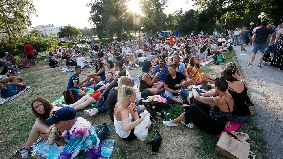 "Alla" var där denna varma julikväll i stadsparken i Eskilstuna då Picnic i Parken hade sin sista spelning för året. Även om sommaren hittills har varit en prövning för en del så kan arrangörerna av denna parkfest inte ha fått bättre förutsättningar.