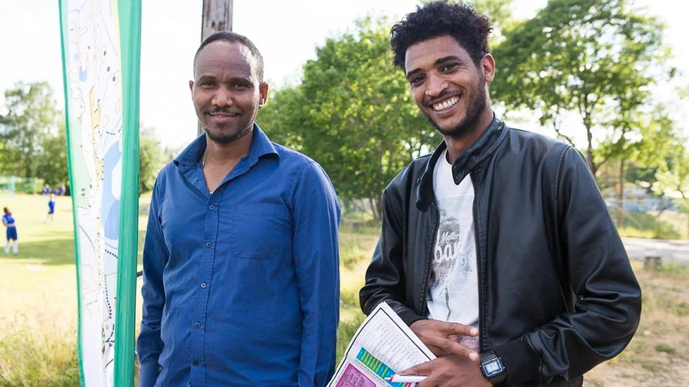 Abraham Tesge och Merhawi Teklemariam flyttade till Sverige och Katrineholm från Erithea för en månad sedan, men har redan hunnit ta alla 102 kontroller som finns på Hitta ut-kartan. "Det är ett jättebra sätt att lära känna en stad", berättar Merhawi Teklemariam.