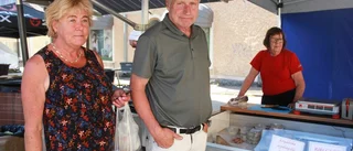 Nostalgisk marknad i högsommarvärme