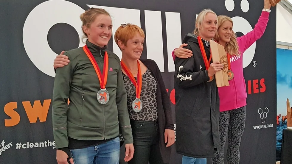 Lena Trillelv och Nina Ellmark var belåtna med sin silvermedalj.