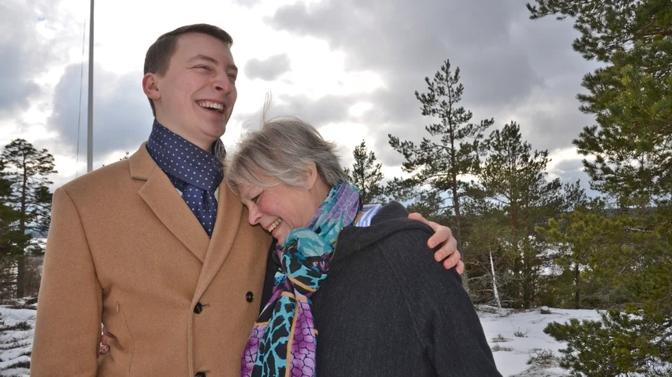 – Vi har haft mycket roligt ihop, trots att du är min mamma! Emil Lundqvist operaintresse växte fram genom mamma Karins medverkan i Södertäljeoperan. Åtta år gammal stod han själv på scenen i Norma.