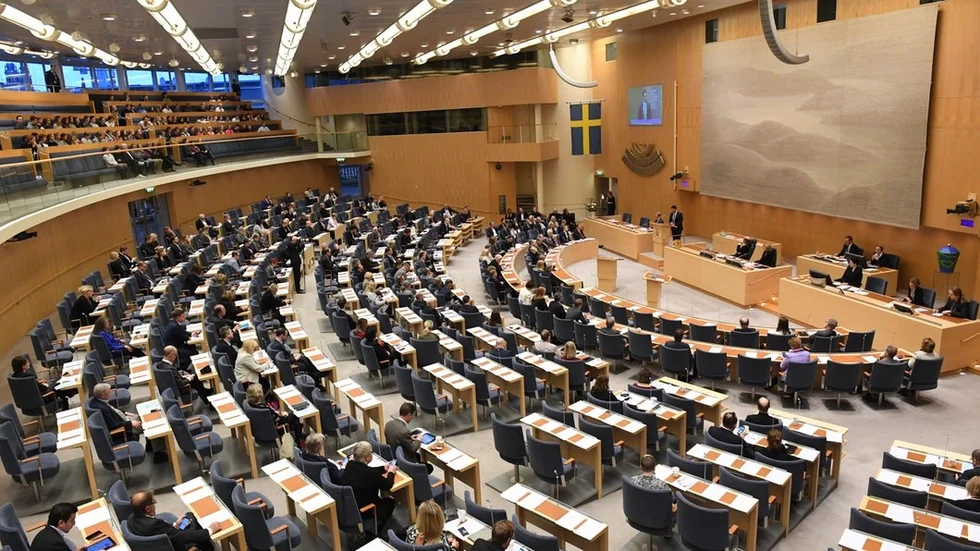 Riksdag och regering visar allt för ofta en respektlöshet inför kommunernas beslutsområden, skriver Jan Carle.
