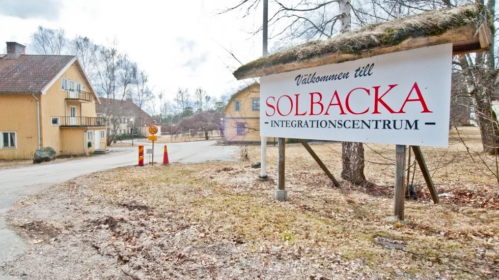 Solbacka integrationscenter avvecklas den 7 april och den kinesiske affärsmannen som äger fastigheterna tänker sälja rubbet. Solbackas byggnader kommer återigen att stå tomma – på obestämd tid.