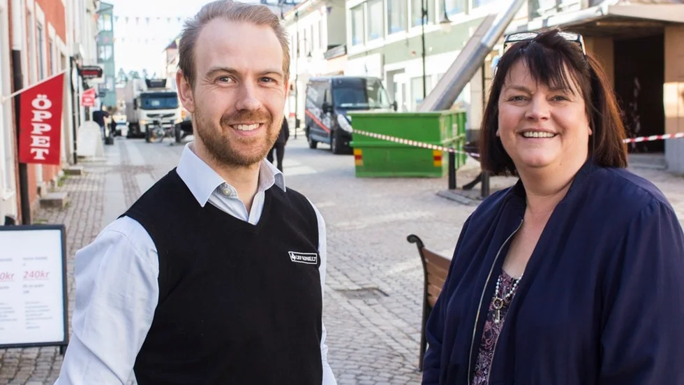 Sörmländska småföretag klarar sig bättre än företag i Stockholm, visar en ny mätning som LRF Konsult gjort bland sina kunder. Ökade kostnader i huvudstaden tycks vara en förklaring, menar Peter Fhinn på LRF Konsult och Anne Hofstedt på Nyföretagarcentrum berättar att företagandet ökar mest i Sörmland just nu.