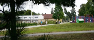 Containerbrand vid fotbollsplan
