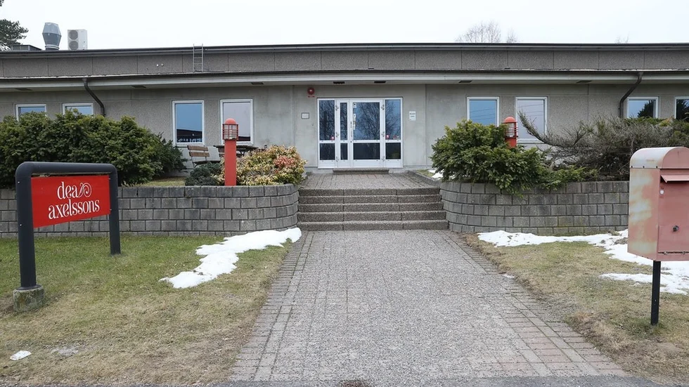 Under fredagen fick de anställda vid centrallagret lämna sina arbeten.