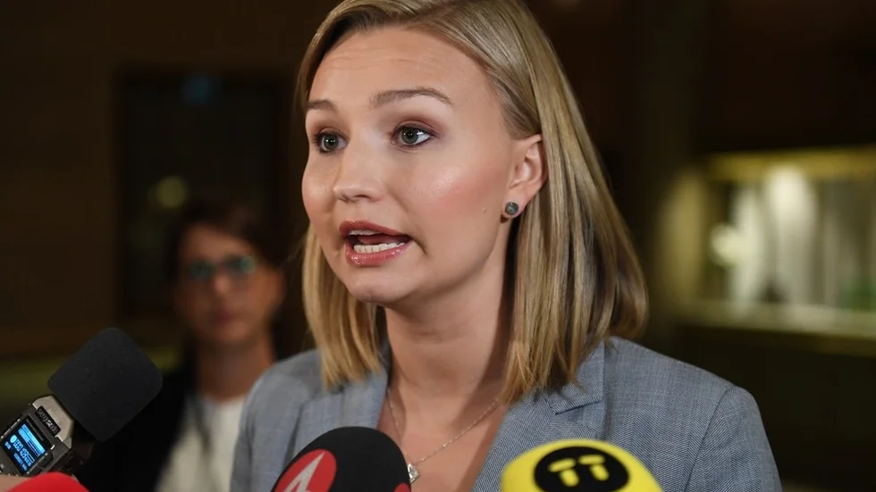 Signaturen "Jan em" uppmanar pensionärer att inte tro på vad Centerpartiet och kristdemokraten Ebba Busch Thor lovar.  Fredrik Sandberg, TT.