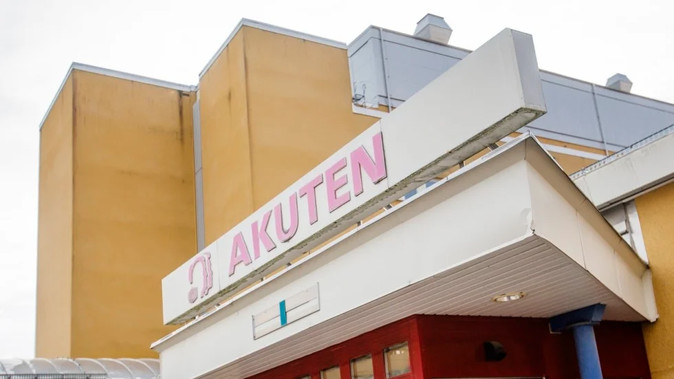 Skribenten öser beröm över personalen på Kullbergska sjukhuset och Nyköpings lasarett.