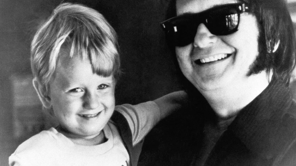 Roy Orbison tillsammans med sonen Roy Orbison Jr i juli 1973.
