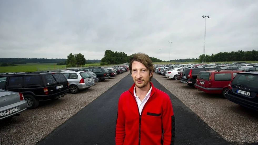 Nils Wachtmeister vann mot flygplatsen – får bygga ut Skavstalunds parkering.