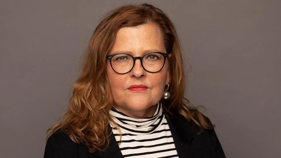 Vårdförbundet har varslat om övertidsblockad i samtliga regioner i Sverige. "Vi hoppas arbetsgivaren möter upp oss och att vi ska få hållbara arbetstider, en sänkt veckoarbetstid och en god löneutveckling i slutändan", säger Elisabeth Lindblad, ordförande Vårdförbundet i Norrbotten.