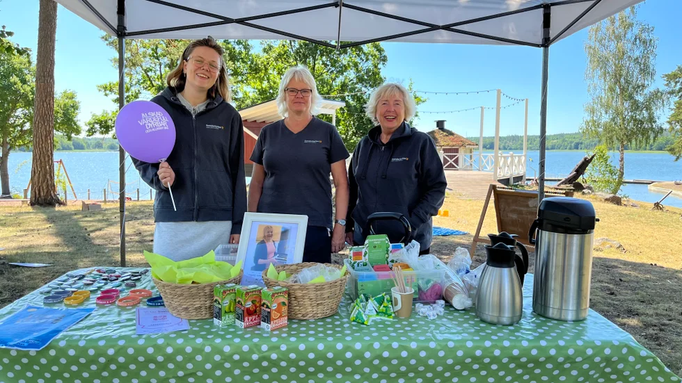 Elin Holmberg, Carin Kristiansson och Galina Stenberg redo för 5-kamp och pyssel vid Hammarsbadet. 