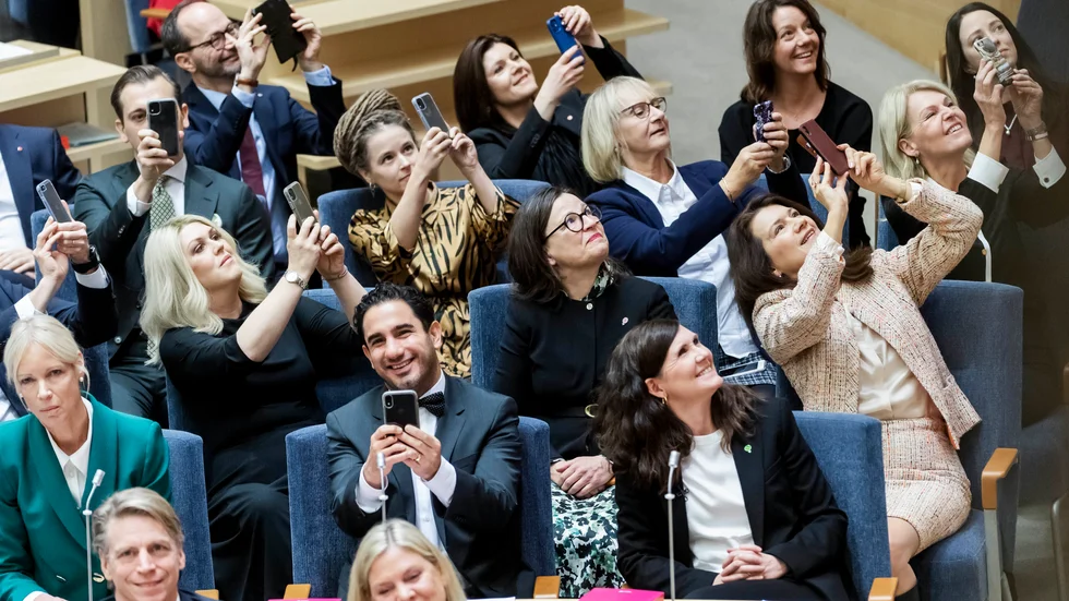 Ny teknik ställer i sin tur nya krav på politiken, men regeringen ligger efter i kunskapen och satsningarna på AI.