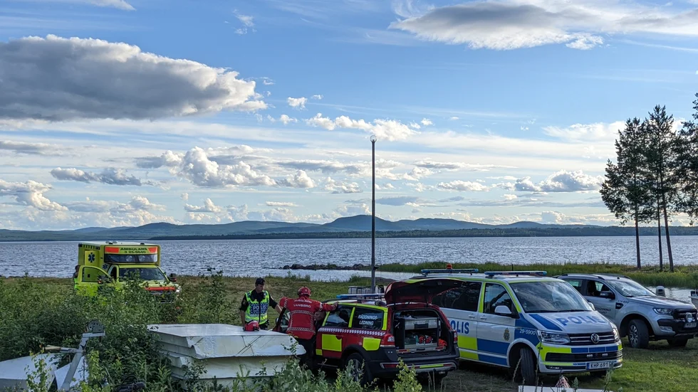 En tysk man saknas fortfarande efter flygolyckan på måndagen.