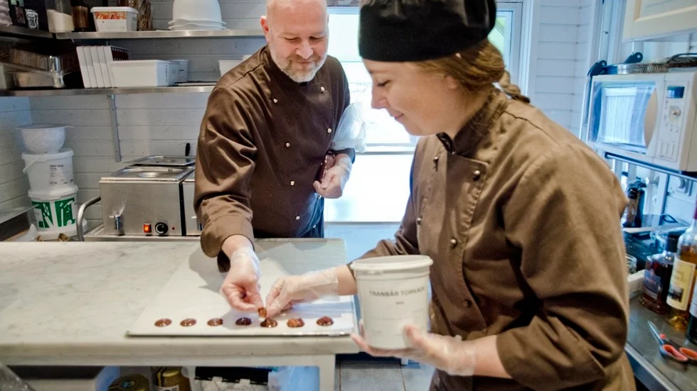 Arkivbild. Dennis Strömberg och Beatrice Lövgren som driver Sternersborgs choklad i Björnlunda.