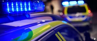 Bil i lågor i närheten av Hjortensbergsbadet