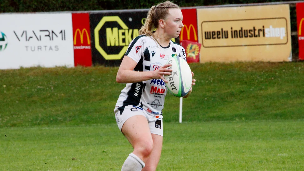 Minette Hammarberg i Enköpings RK:s klubbtröja vid en match i somras på Korsängen. Nu får hon chansen i landslaget.
