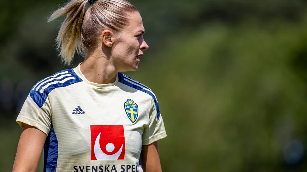 Fridolina Rolfö är inte nöjd med hur det svenska spelet sett ut under inledningen av fotbolls-EM.