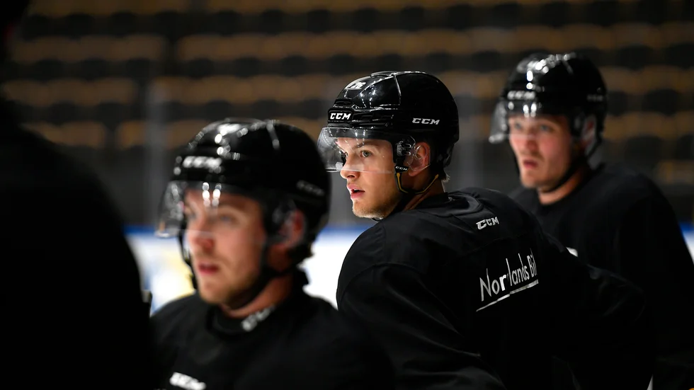 Simon Robertsson fick göra SHL-debut redan säsongen 2019/20, som första spelare född 2003.