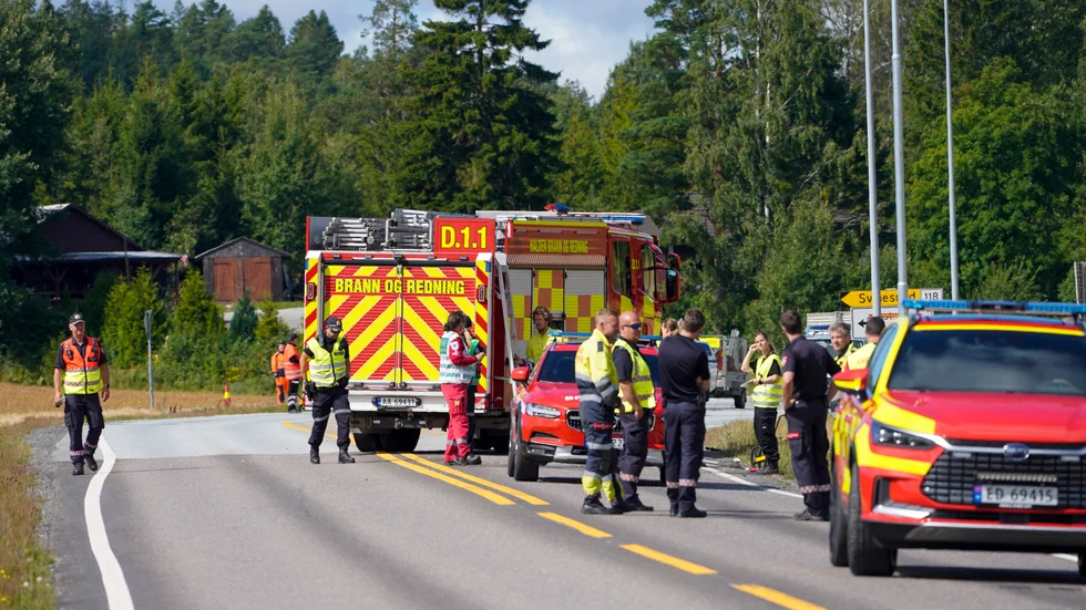 Två personer omkom den 8 augusti i Halden när en buss och en personbil krockade.