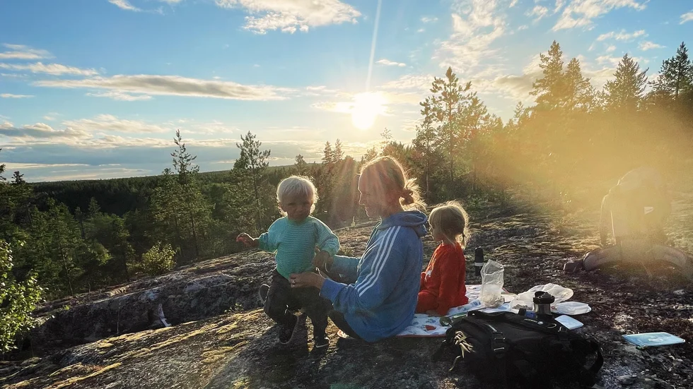 Detta är den perfekta Instagrambilden som visas upp i flödet, där man inte säger ett ljud om verkligheten som sker bakom perfektionen när tålamodet sipprat ut och stunden inte lever upp till förväntningarna.