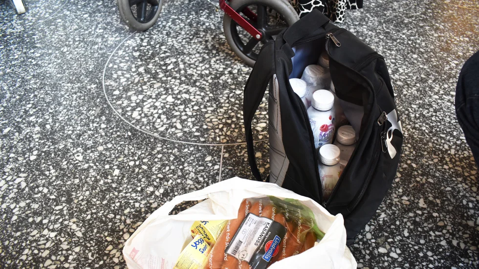 När Mats blev uppsagd från ett välbetalt jobb förändrades hela hans värld. ”Det är tufft för självförtroendet. Jag har alltid varit glad och utåtriktad, men när man står utan pengar känner man sig mindre värd. Med hjälp av Pingstkyrkans matkasse så har jag  en chans att få ihop ekonomin och göra en veckobudget”, säger Mats.