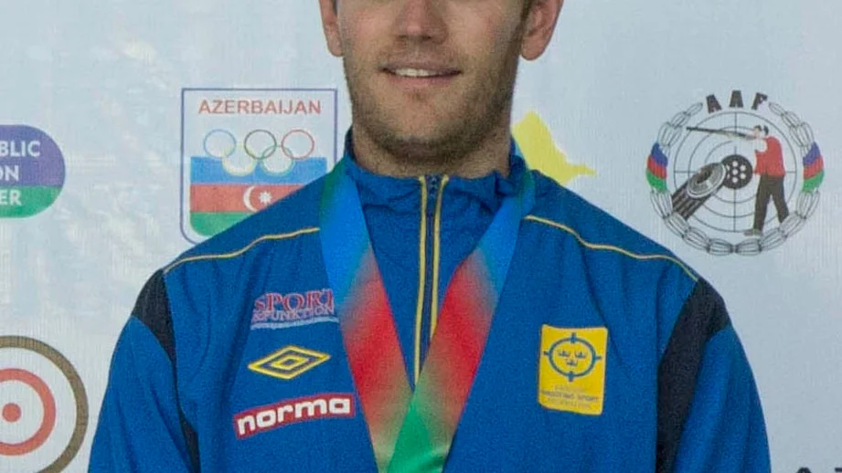 Karl Olsson med den efterlängtade EM-bronsmedaljen, största skyttemeriten hittills.