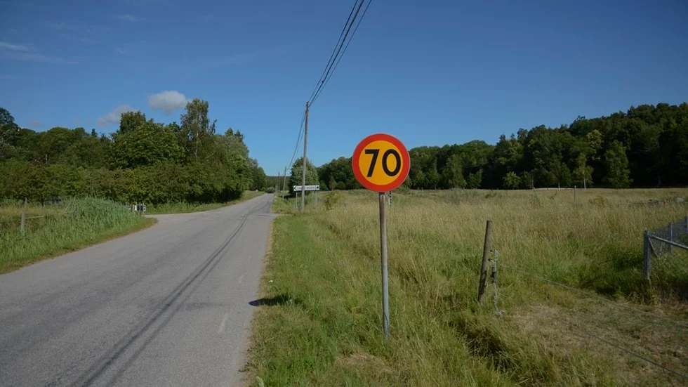 Hastighetsbegränsningen utanför förskolan är 70 kilometer i timmen.