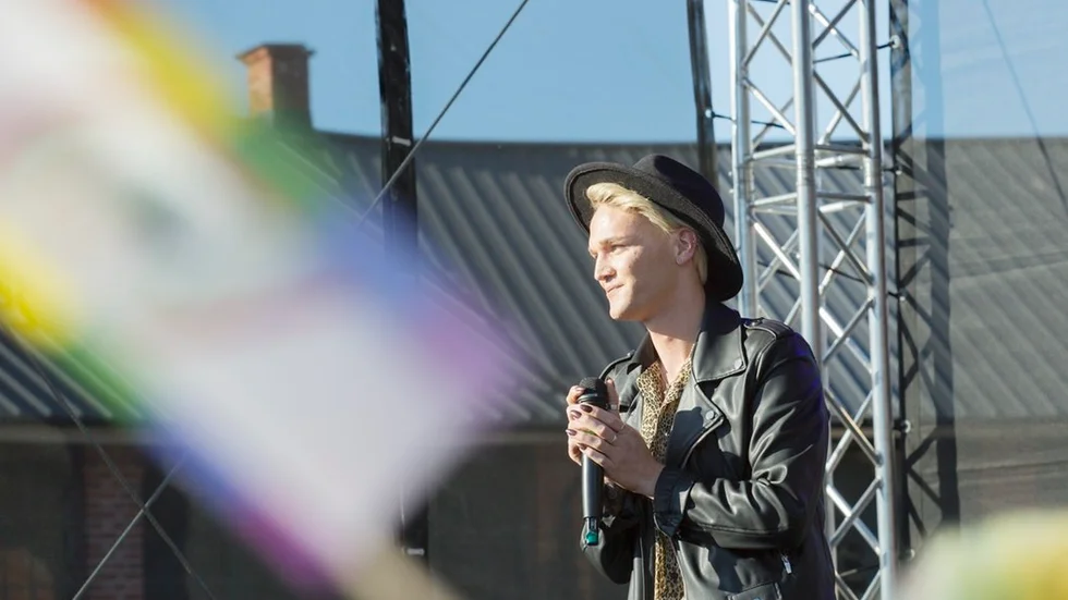 Adam Warhester höll Prideparadens fortsättningstal.