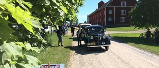 Populärt veteranbilsrally på Julita gård