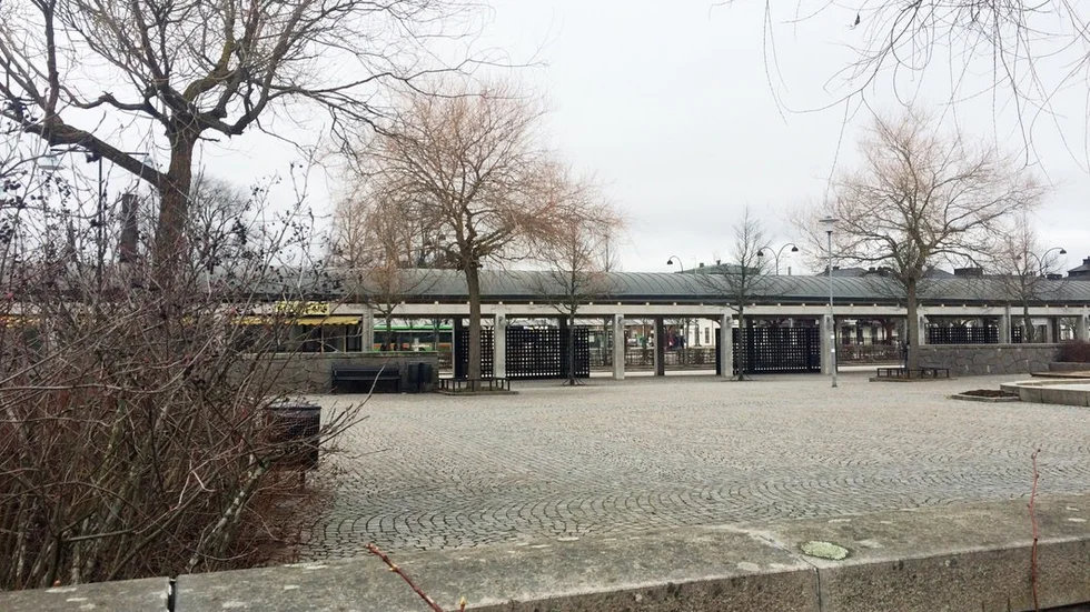 Planerna för Stortorget engagerar. Hågbrandt borde göra en sista insats gällande miljön där, anser skribenten.