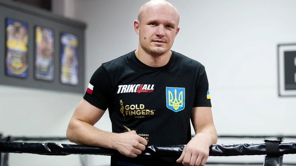 Yevgeni Makhteienko är en ukrainsk tuffing som letar ett avgörande slag. Första gången han var i Nyköping sänkte han Skoglund med ett leverslag – nu hade han det rejält jobbigt.