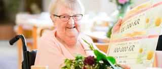 Kicken överraskade med guldkuvert och kramar