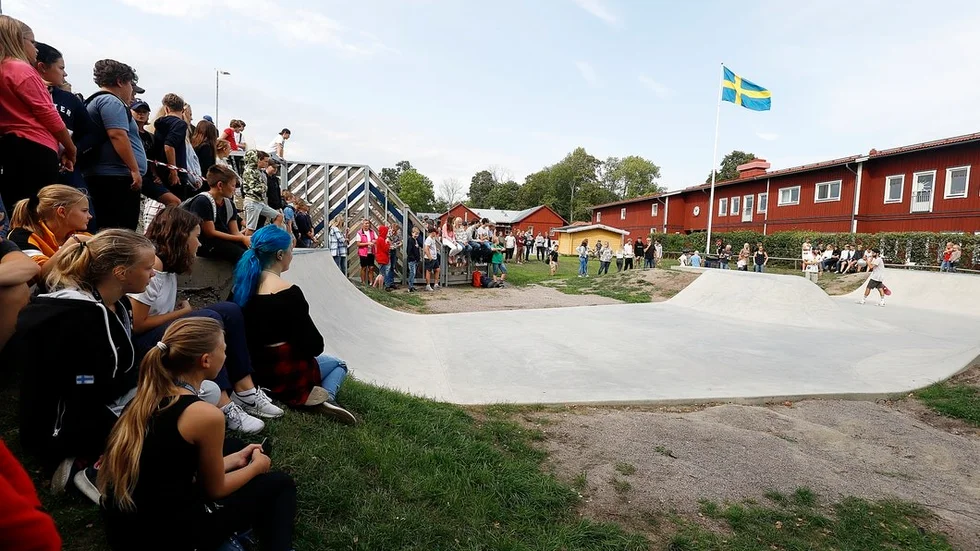 Tre olika invigningstillfällen fick hållas för att skolans alla elever skulle få plats.