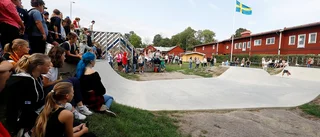 Skateparken i Mariefred invigd – Ruby, 10 år, premiäråkte: "Jättekul"