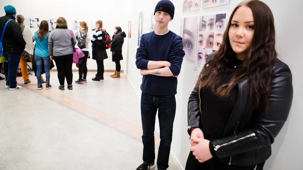 David Brandén och Emelie Klang är två av eleverna i klass 9k2 på Järvenskolan Tallås som skapat fotoutställningen #equalbehindthemask.