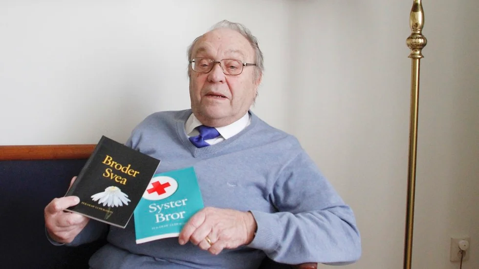 Per-Olof Ludvigsson gav 2008 ut sin första bok Syster Bror. I slutet på 2017 släpptes Broder Svea. Idag kommer kåseriförfattaren till Brons Måndagscafé kl ett.