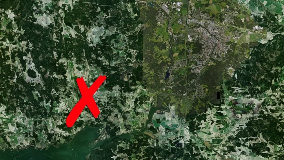 Olyckan har inträffat på väg 230 i höjd med Vallby.